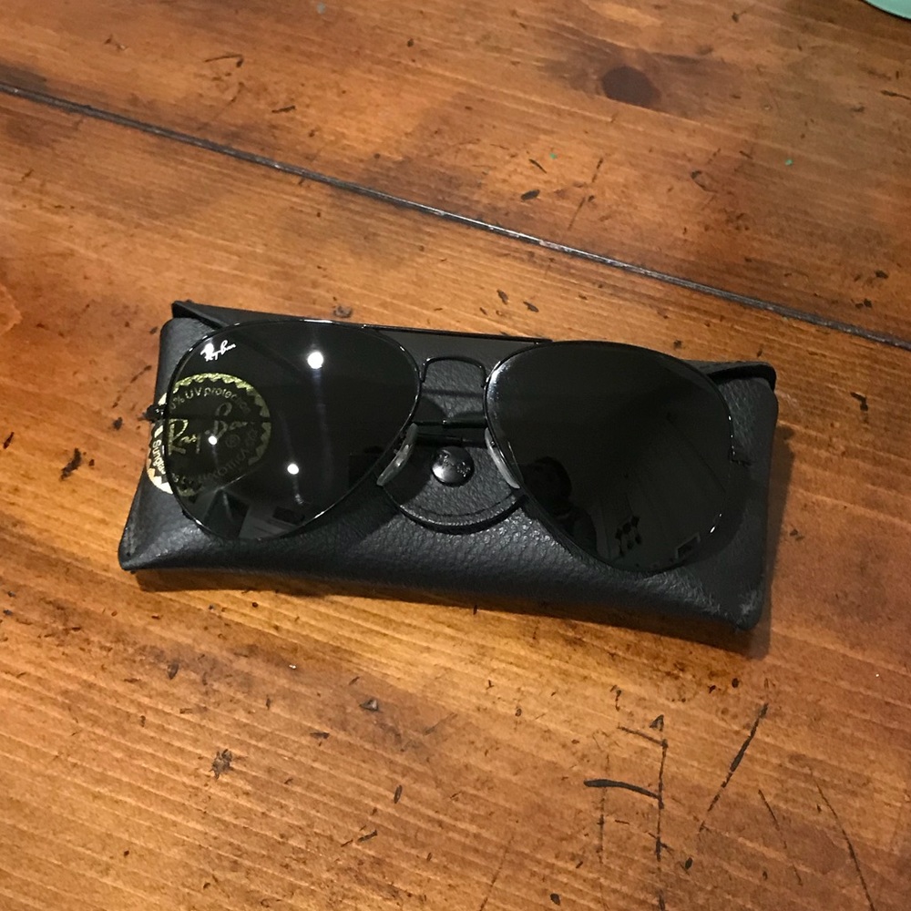 Black Ray-Ban Aviators